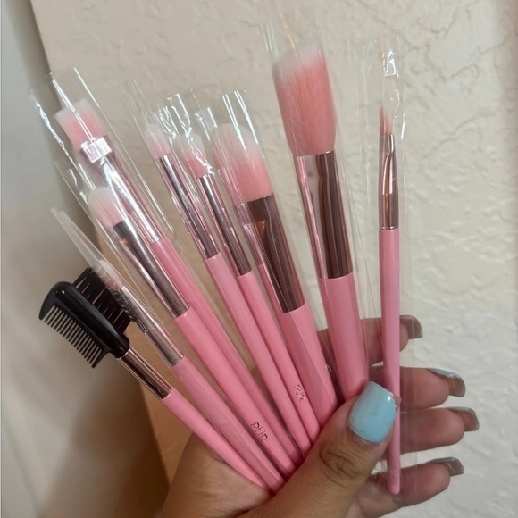PUR Pink Makeup Brush Set - Picture 1 of 3